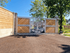 Portail aluminium brut et bois motorisé