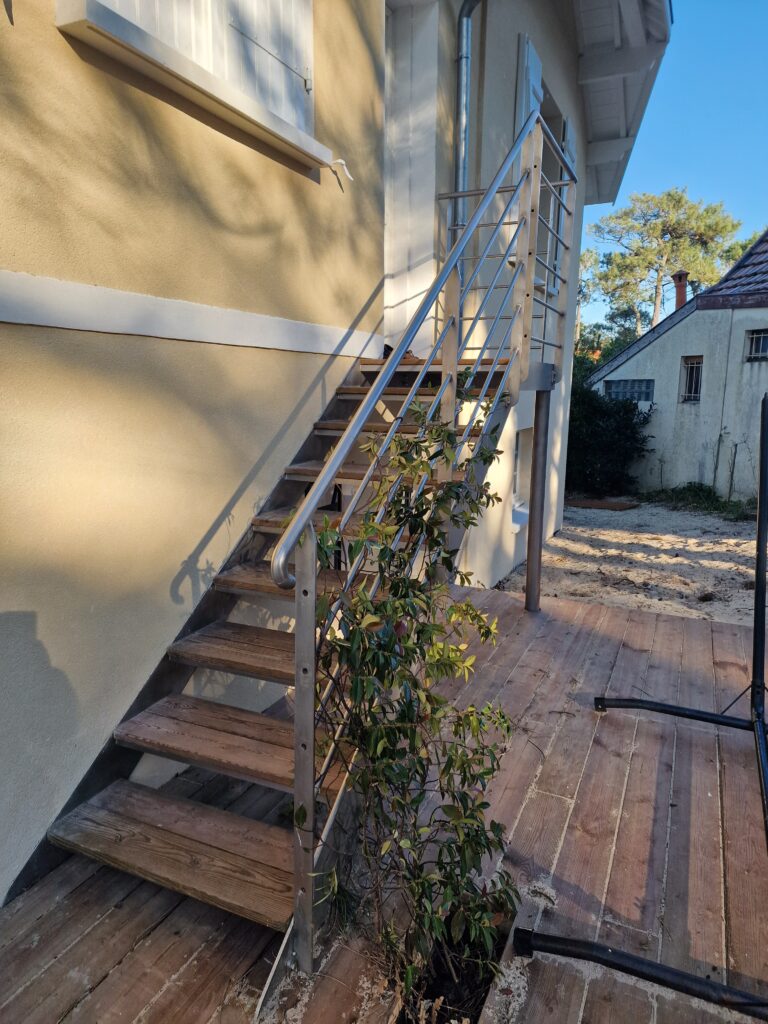 escalier inox et bois
